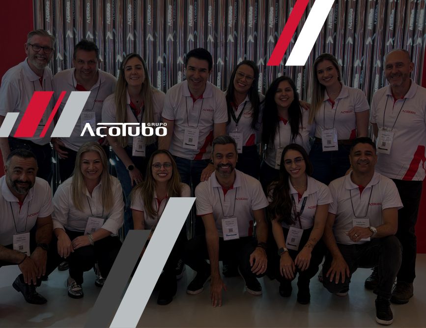 Time do Grupo Açotubo lado a lado durante a Fenasucro & Agrocana
